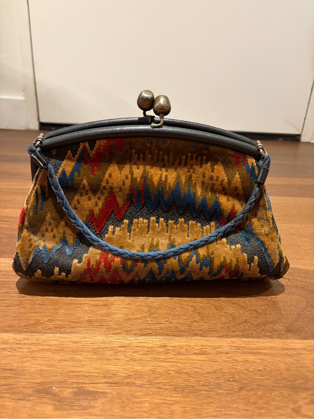 Vintage-Inspired Multicolor Jacquard Kiss-Lock Handbag